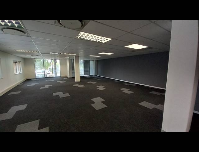 183M² OFFICE TO LET IN BRYANSTON